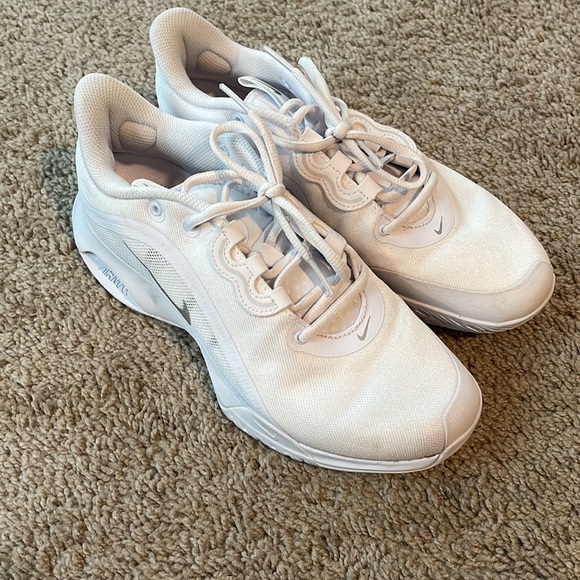 nike tennis shoes - Picture 5 of 6